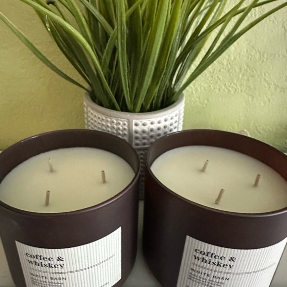 White Barn Coffee & Whiskey Candle with Cream Lid - Picture 3 of 4